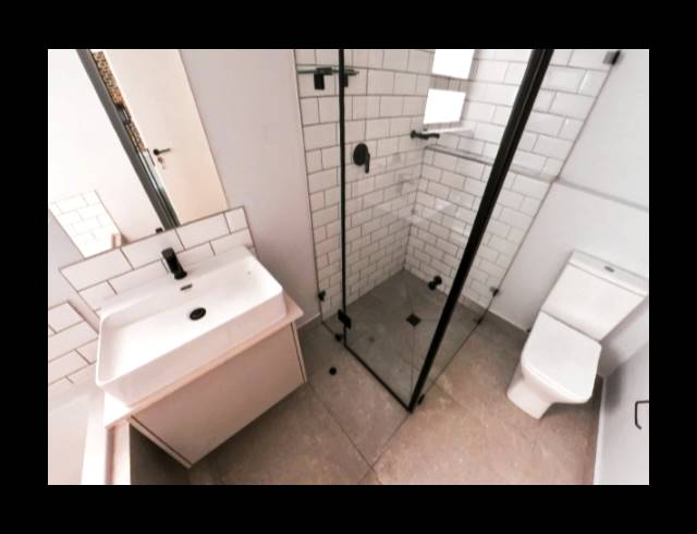 3 BEDROOM APARTMENT FOR SALE IN BRYANSTON